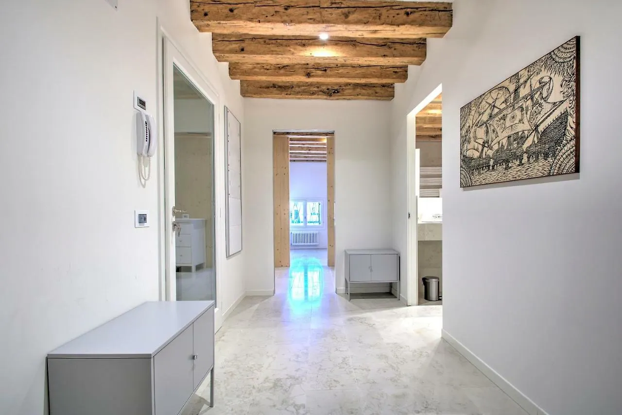 Apartment Grandcanal-Red Venice Italy